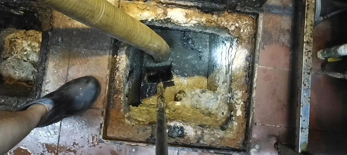 鄂伦春化油池清理-污水池清掏